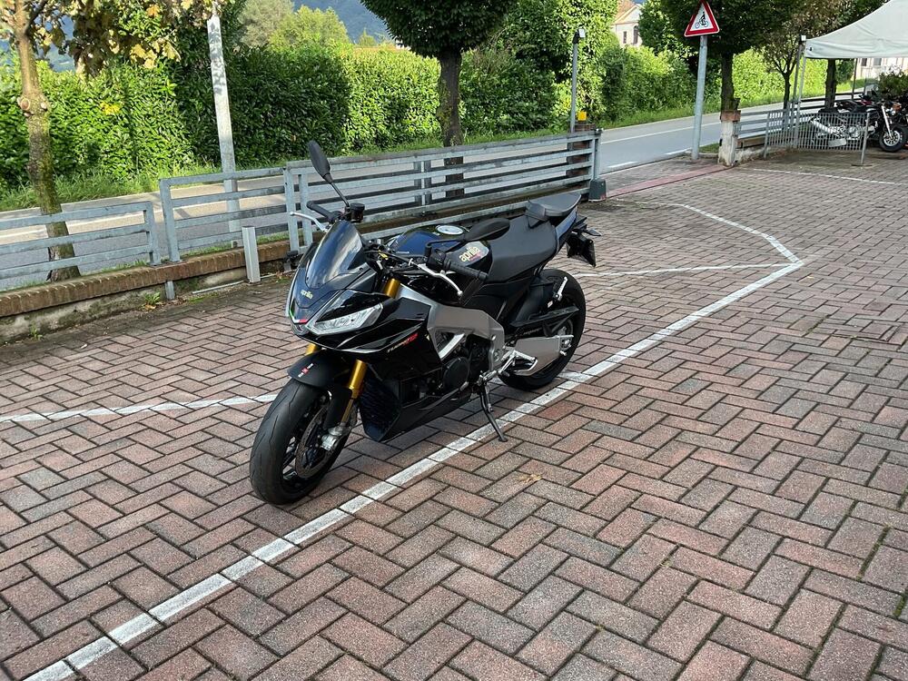 Aprilia Tuono V4 Factory (2021 - 24) (2)