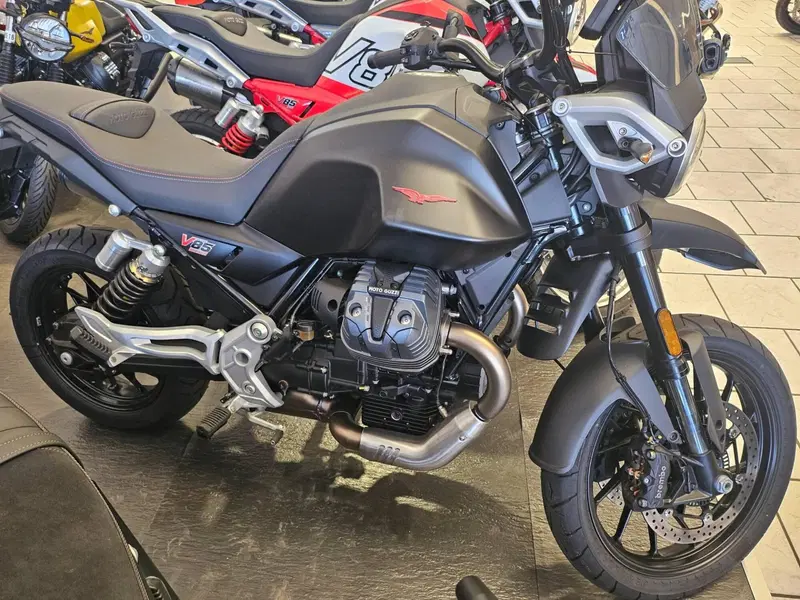 Moto Guzzi V85 Strada (2024 - 26)