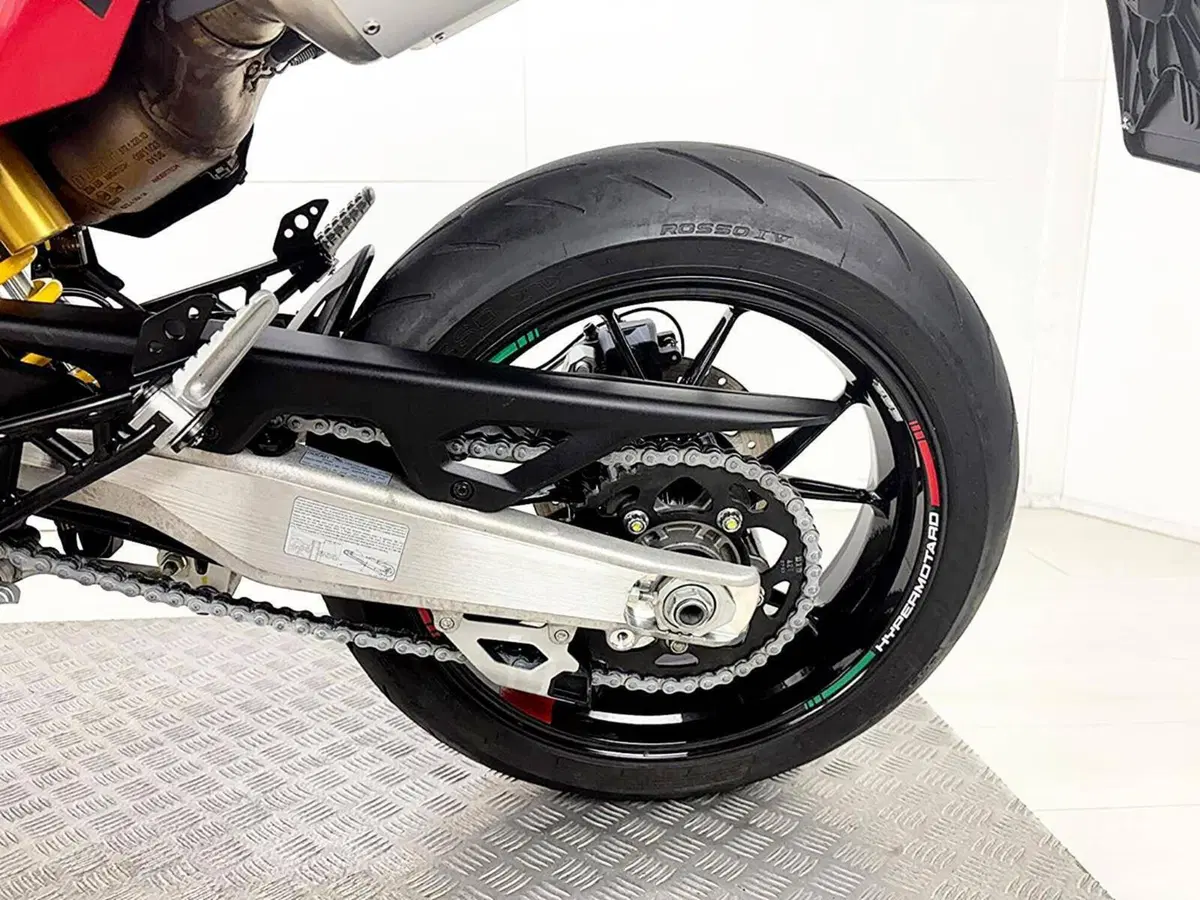 Ducati Hypermotard 698 Mono (2024 - 26) (19)