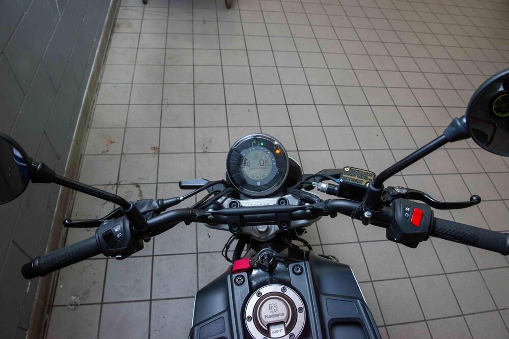 Husqvarna Svartpilen 125 (2021 - 23) (3)