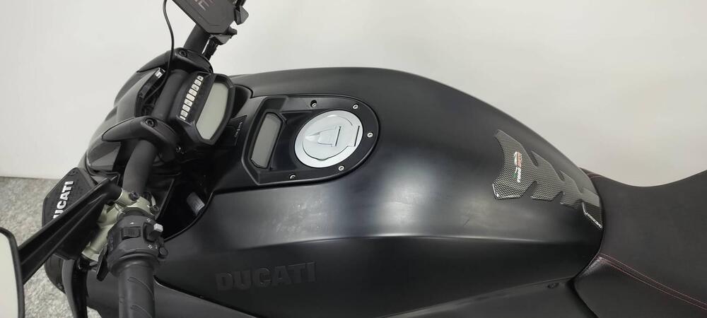 Ducati Diavel 1200 Carbon (2017 - 18) (5)