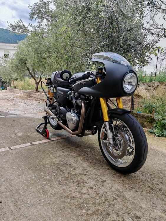 Triumph Thruxton 1200 R (2017 - 20) (2)