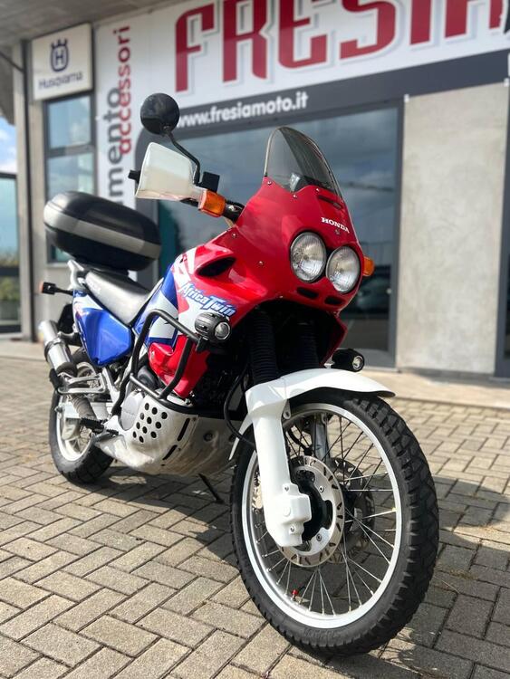 Honda AFRICA TWIN VERSIONE RD04E (2)