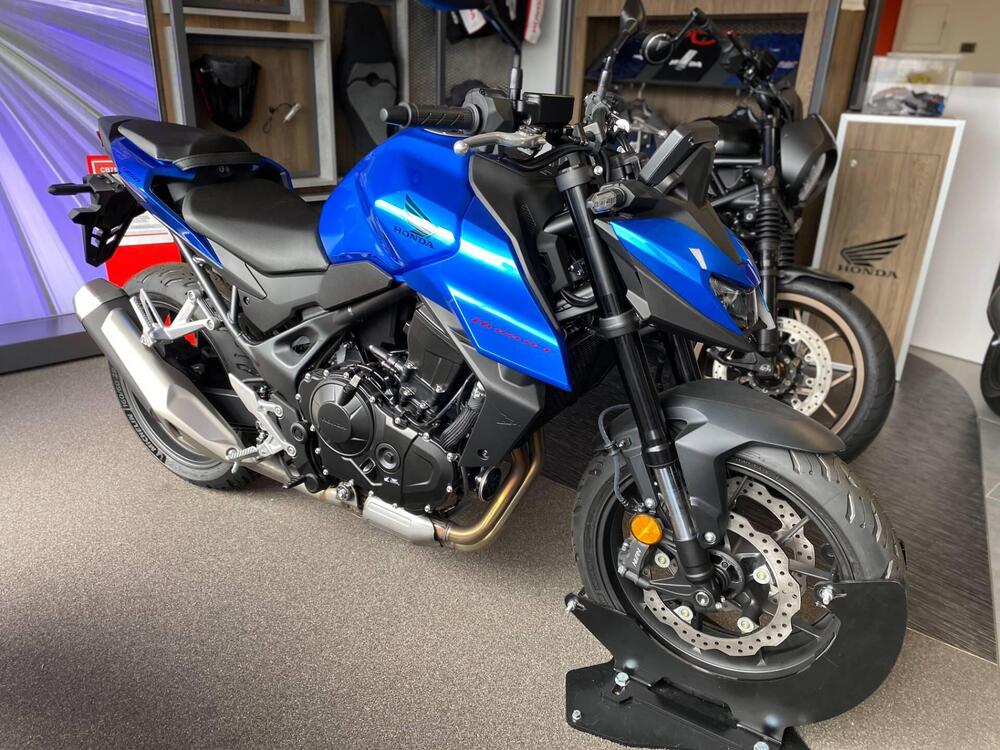 Honda CB 750 Hornet (2025) (2)