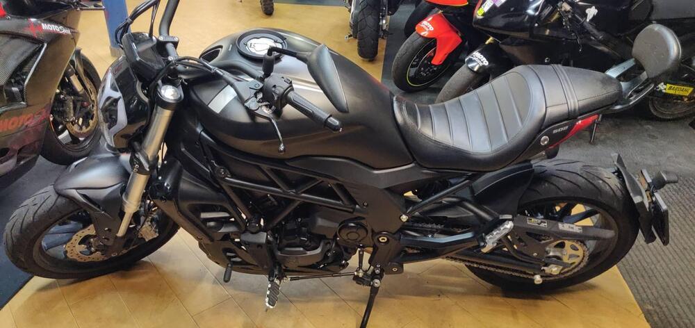 Benelli 502 C (2021 - 25) (4)