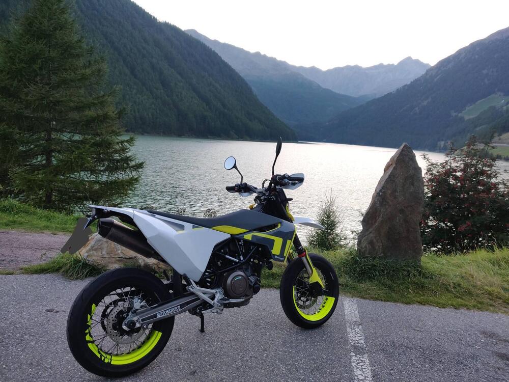 Husqvarna 701 Supermoto (2022) (2)