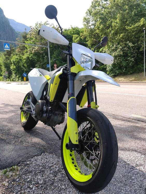 Husqvarna 701 Supermoto (2022) (4)