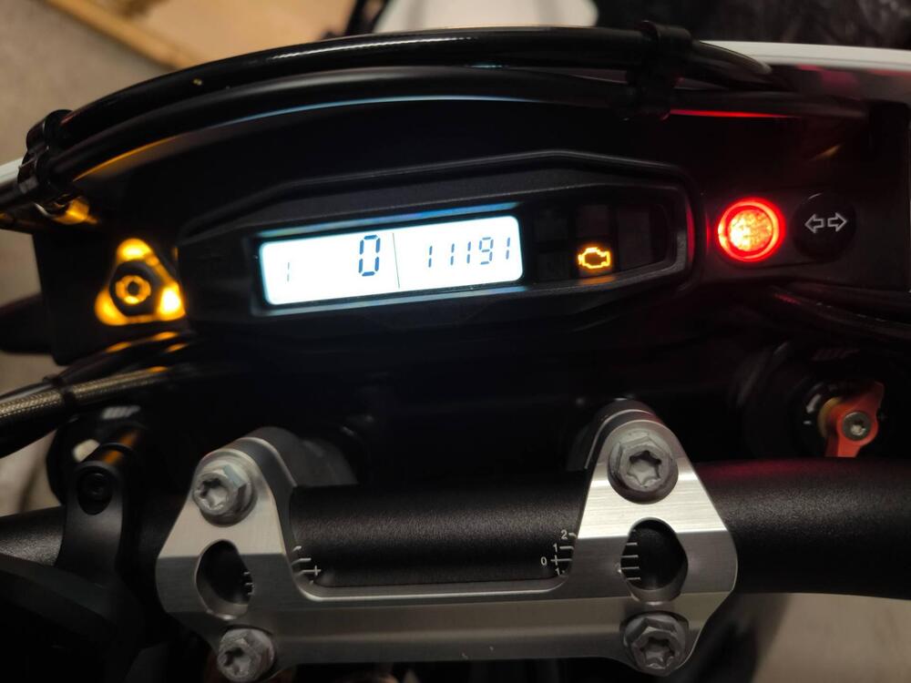 Husqvarna 701 Supermoto (2022) (5)