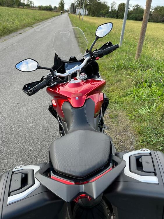 MV Agusta Turismo Veloce 800 Lusso (2021 - 23) (2)