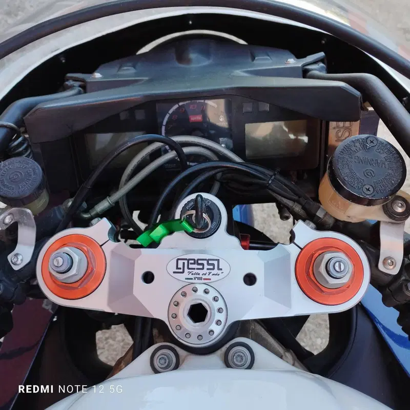 Aprilia Tuono 1000 (2003 - 04) (2)