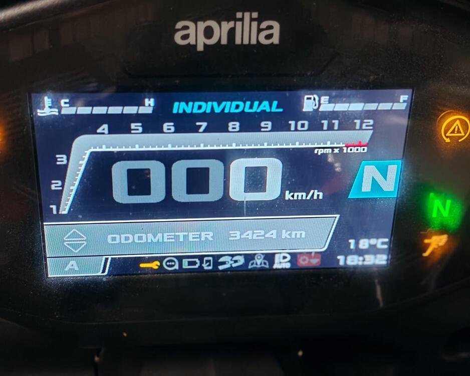 Aprilia Tuono 660 Factory (2022 - 24) (3)