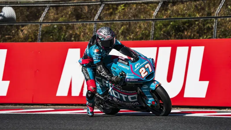 MotoGP 2025. GP del Giappone. Moto2: vittoria di Dani Holgado! Sesto Tony Arbolino, dolorante per l'operazione al braccio destro 