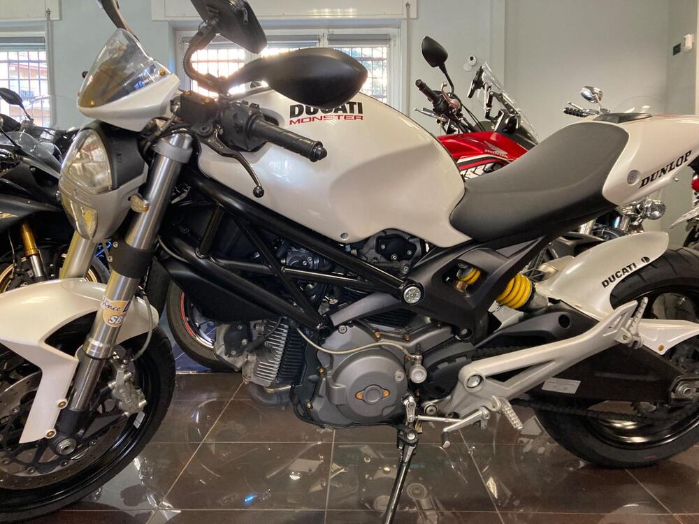 Ducati Monster 696 Plus (2007 - 14) (4)