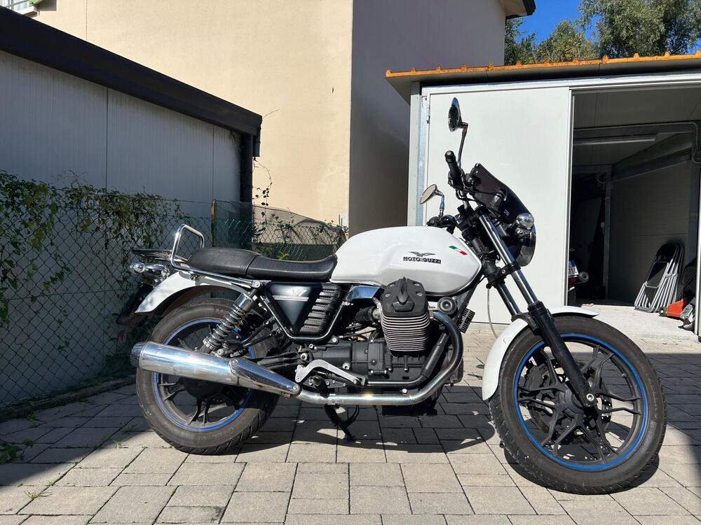 Moto Guzzi V7 Stone (2012 - 15)