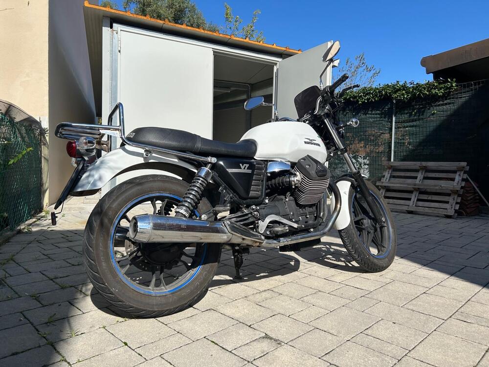 Moto Guzzi V7 Stone (2012 - 15) (2)