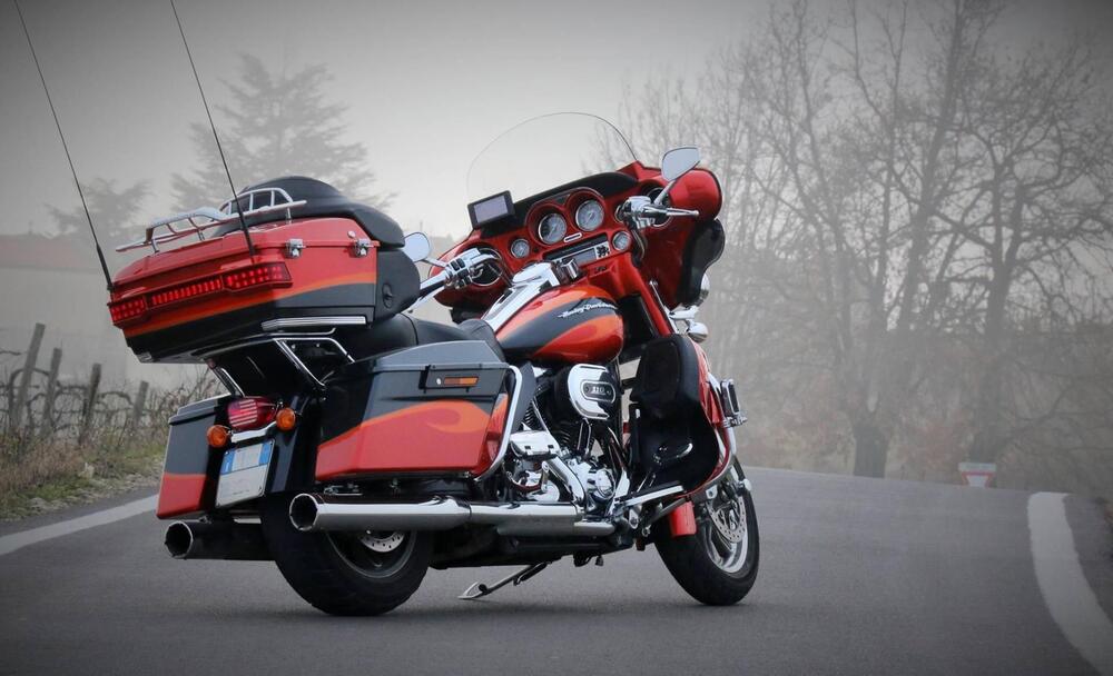 Harley-Davidson 1800 Electra Glide Ultra Classic (2012 - 13) - FLHTCUSE (4)