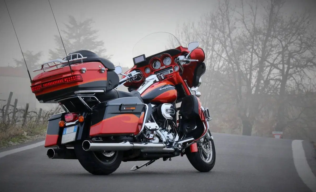 Harley-Davidson 1800 Electra Glide Ultra Classic (2012 - 13) - FLHTCUSE (4)