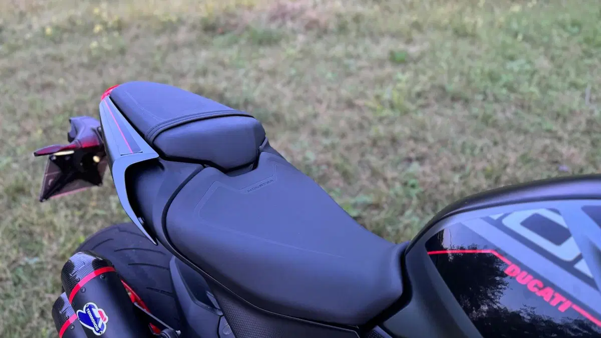 Ducati Monster 937 + (2021 - 25) (8)