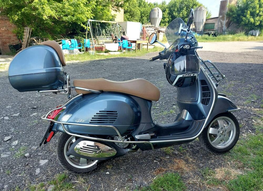 Vespa GTS 300 (2017 - 18) (2)