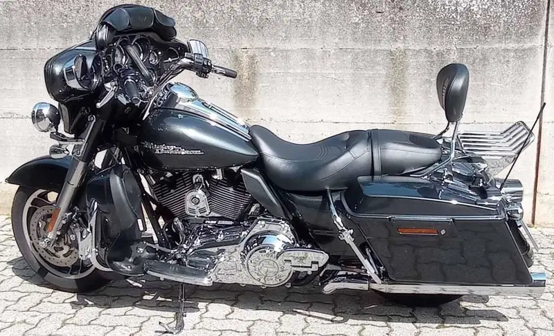 Harley-Davidson 1584 Street Glide (2008 - 10) - FLHX (7)