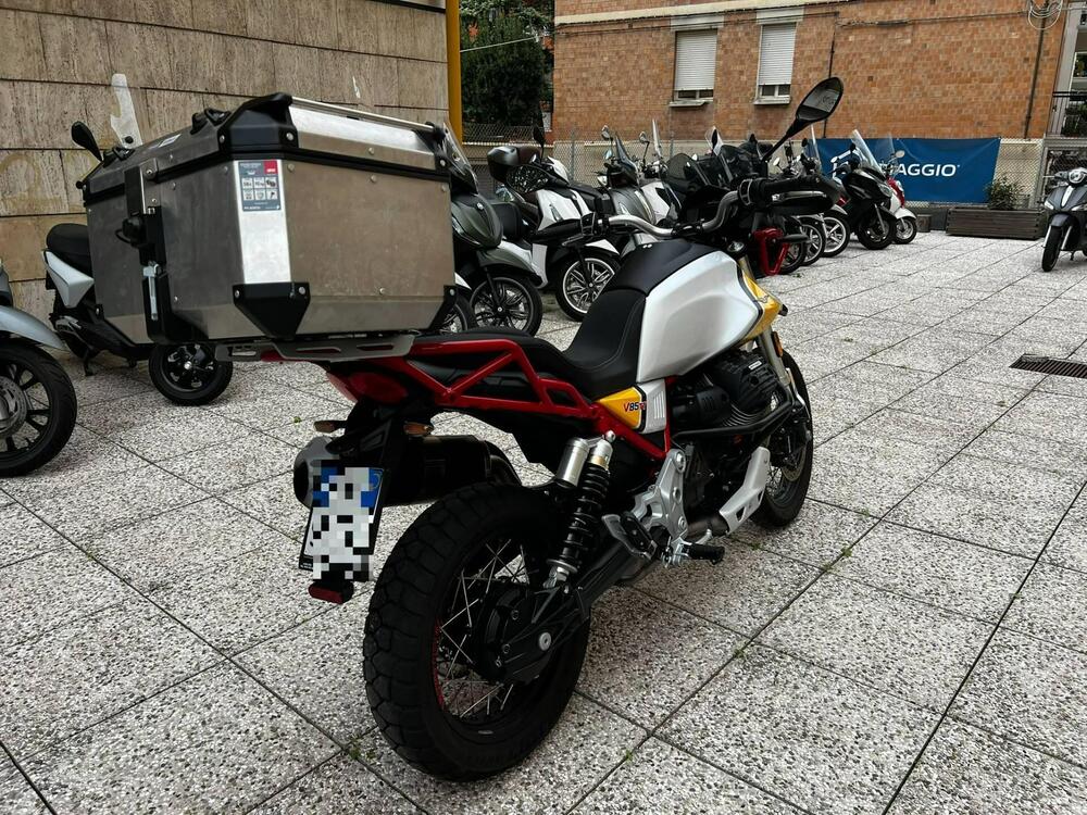 Moto Guzzi V85 TT Evocative Graphics (2019 - 20) (2)