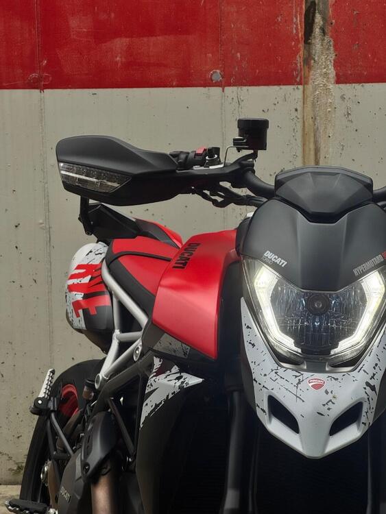 Ducati Hypermotard 950 RVE (2022 - 25) (2)