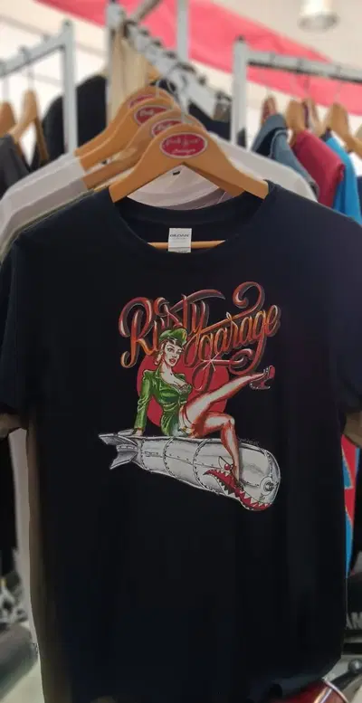 T-Shirt Rusty Garage Pin-Up Donna Colore Nero