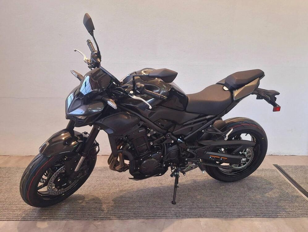 Kawasaki Z 900 (2025 - 26) (2)