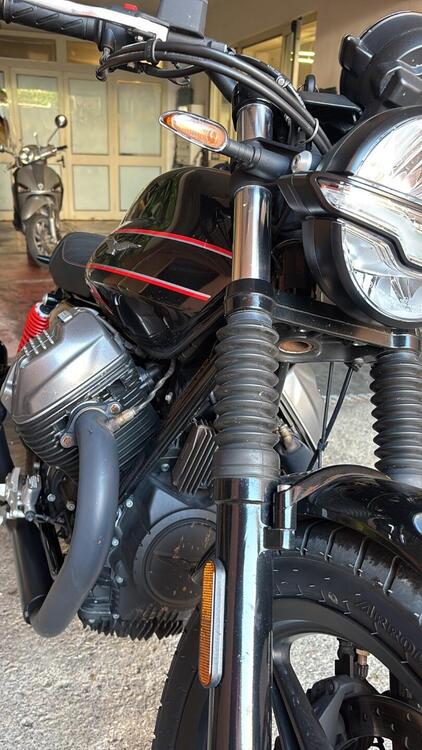 Moto Guzzi V7 Special (2021 - 24) (3)
