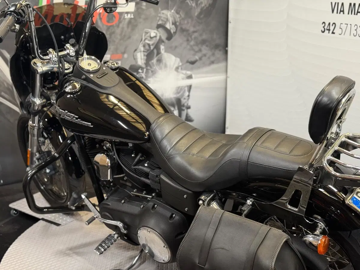 Harley-Davidson 1584 Street Bob (2008 - 15) - FXDB (11)