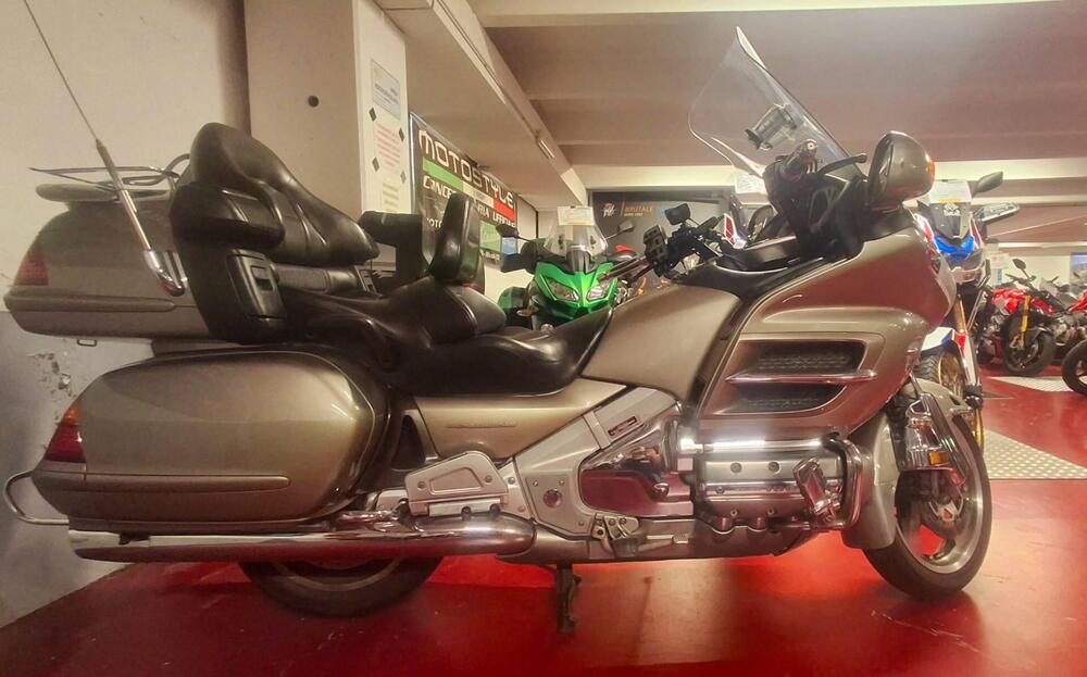 Honda GL 1800 Gold Wing (2000 - 05)