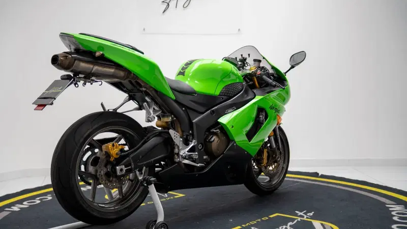 Kawasaki Ninja 636 ZX-6R (2005 - 06) (4)