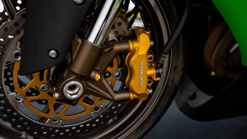 Kawasaki Ninja 636 ZX-6R (2005 - 06) (19)