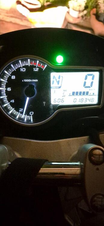 Suzuki GSR 750 (2010 - 15) (2)