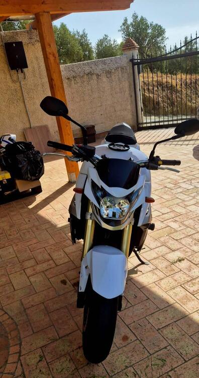 Suzuki GSR 750 (2010 - 15) (4)