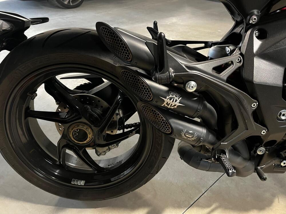 MV Agusta Brutale 800 Rosso (2021 - 23) (5)