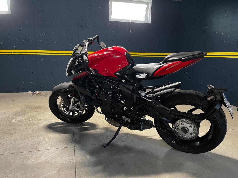 MV Agusta Brutale 800 Rosso (2021 - 23) (2)