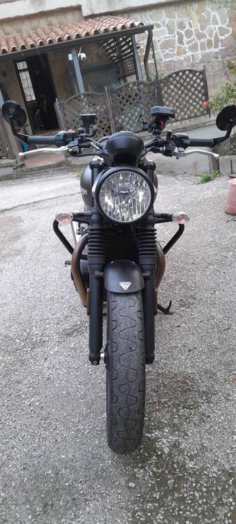 Triumph Street Twin 900 (2021 - 22) (3)