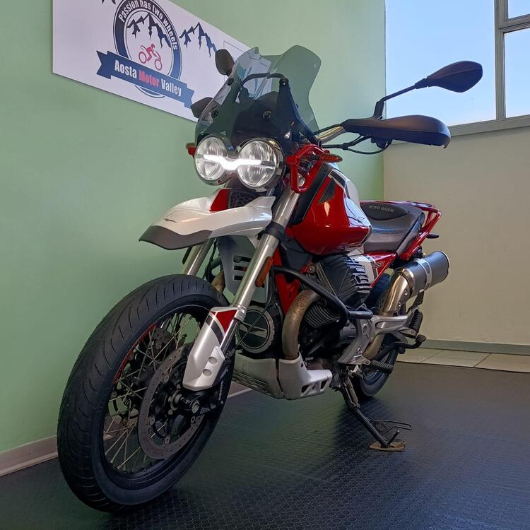 Moto Guzzi V85 TT Evocative Graphics (2019 - 20) (5)