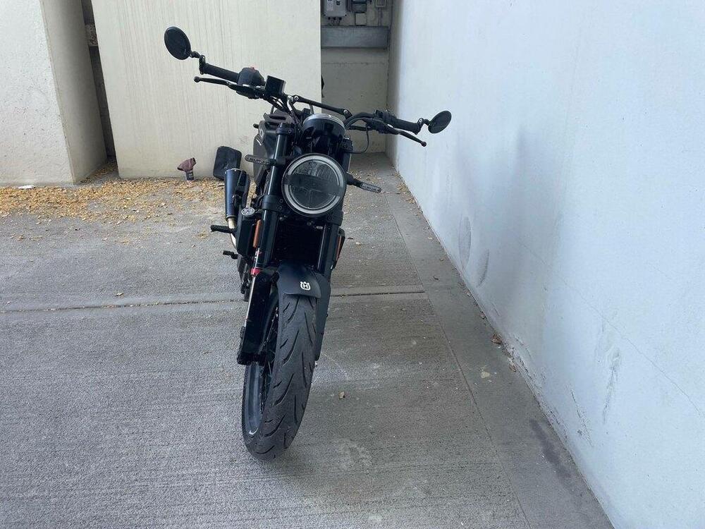 Husqvarna Svartpilen 401 (2021 - 23) (3)