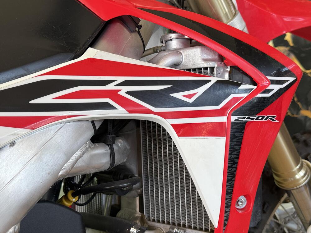 Honda CRF 250 R (2017) (5)