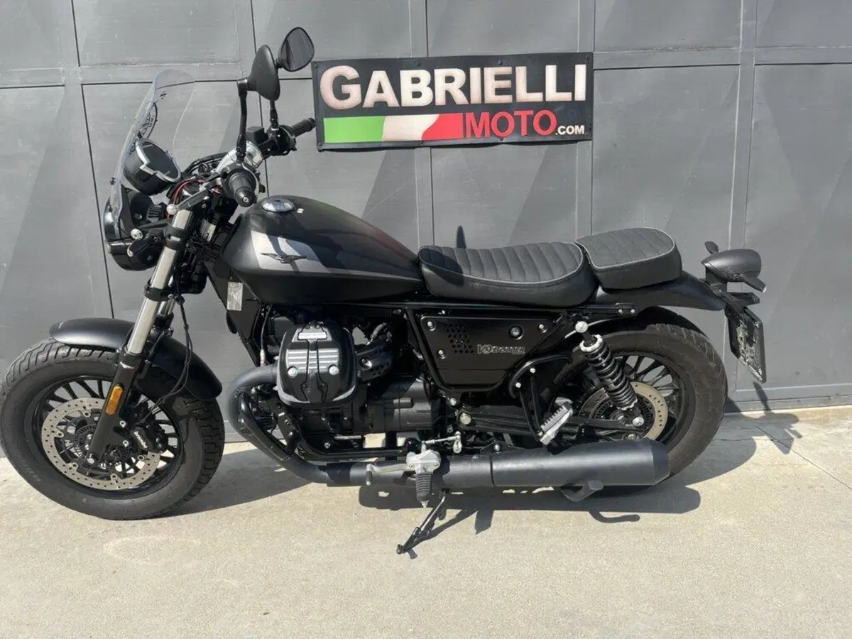 Moto Guzzi V9 Bobber (2021 - 25) (2)