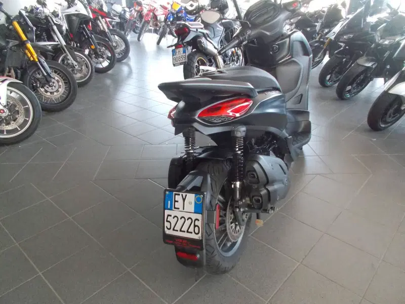 Piaggio Beverly 400 S ABS-ASR (2021 - 24) (2)
