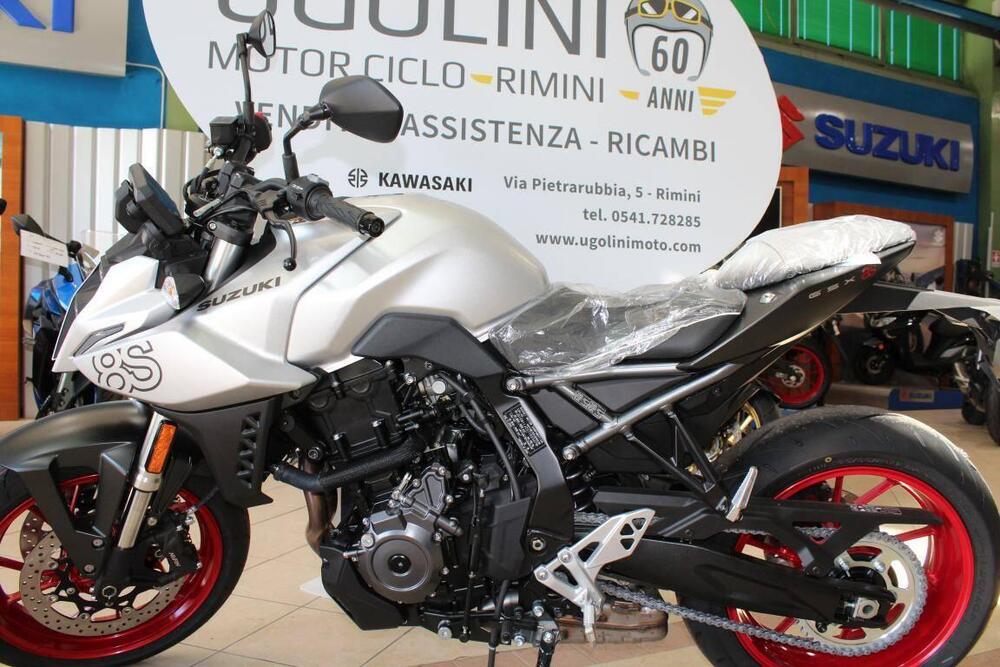 Suzuki GSX-8S (2025) (4)