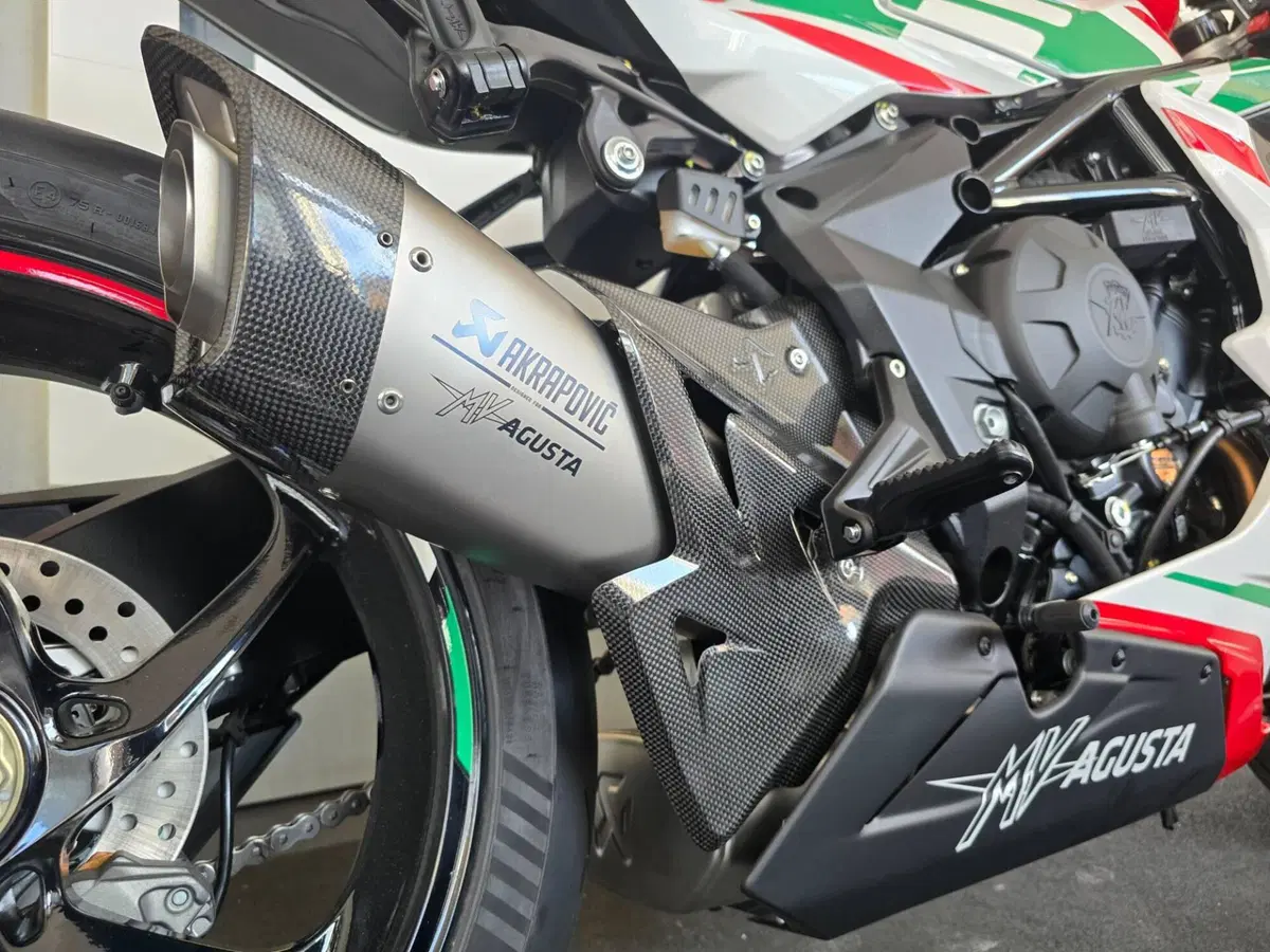 MV Agusta F3 800 RC (2022 - 25) (13)