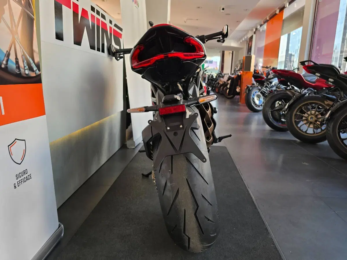 MV Agusta Dragster 800 RC SCS (2022 - 25) (7)