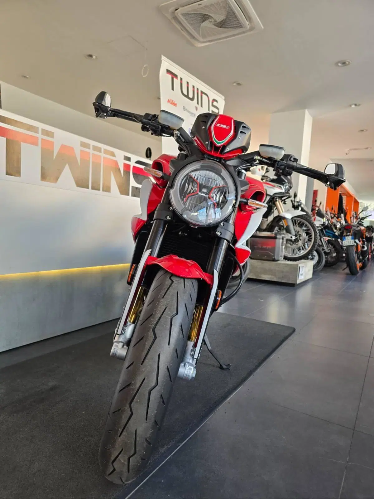 MV Agusta Dragster 800 RC SCS (2022 - 25) (13)