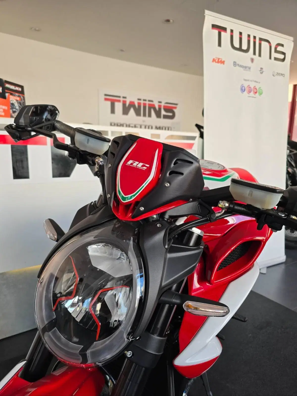 MV Agusta Dragster 800 RC SCS (2022 - 25) (14)