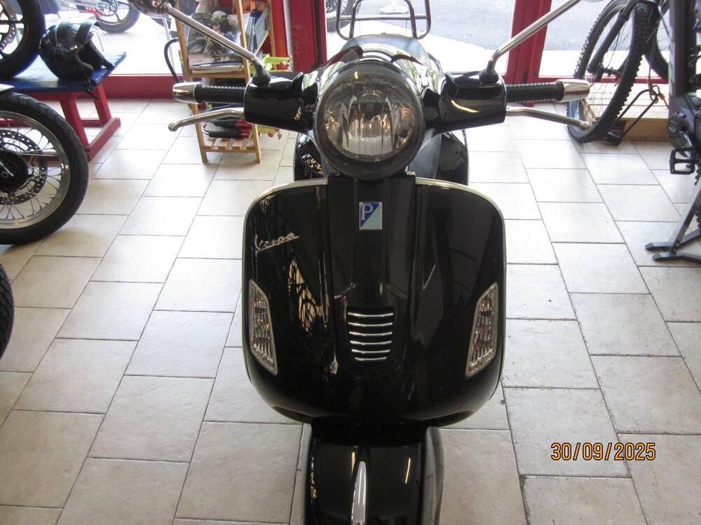 Vespa GTS 300 Super (2008 - 16) (2)