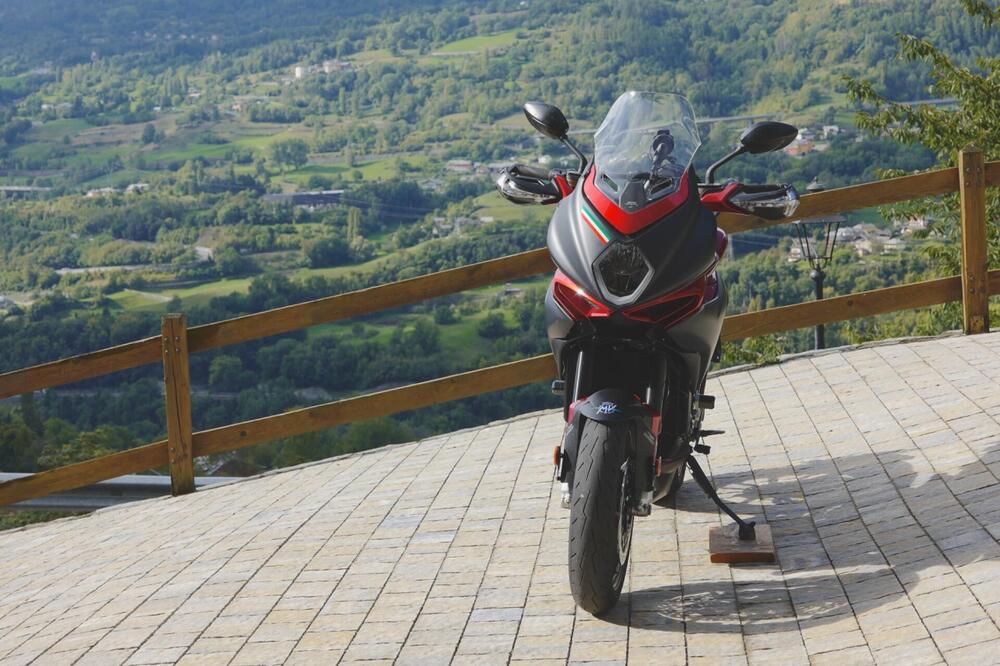 MV Agusta Turismo Veloce 800 Lusso SCS (2021 - 25) (3)
